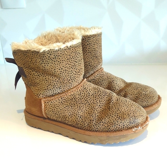 UGG Speckled Brown Shearling Boots - Size 6 - Picture 1 of 5